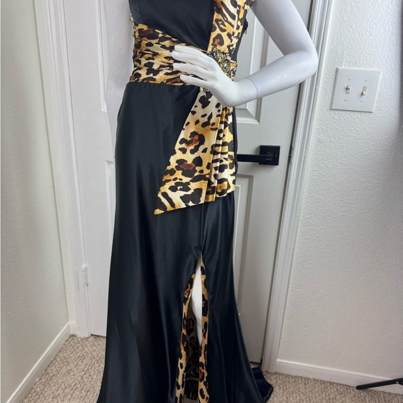 Cinderella Elegant Black and Leopard Print Gown SIZE - Picture 1 of 14